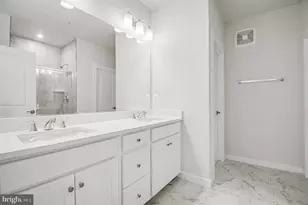 2430 Silver Line Aly, Herndon, VA 20171 - Photo 22