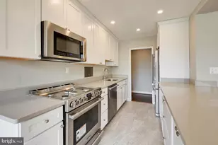 6621 Wakefield Dr, Alexandria, VA 22307 - Photo 2