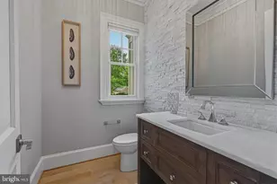 7820 Calpurnia Ct, McLean, VA 22102 - Photo 8