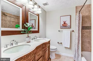 5579 Glasgow Woods Ct, Fairfax, VA 22032 - Photo 12