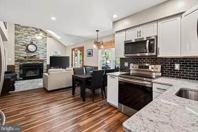 6463 Woodmere Place, Centreville, VA 20120 - Photo 20
