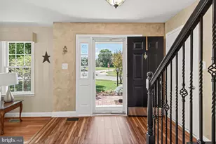 6463 Woodmere Pl, Centreville, VA 20120 - Photo 8