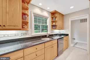1310 Towlston Rd, Vienna, VA 22182 - Photo 10