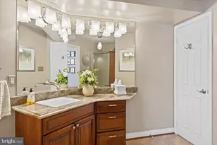 3203 Kinross Cir, Herndon, VA 20171 - Photo 8