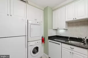 5902 Mount Eagle Dr, Alexandria, VA 22303 - Photo 8