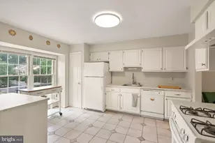 7877 Hampton Village Pass, Annandale, VA 22003 - Photo 6