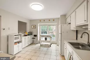7877 Hampton Village Pass, Annandale, VA 22003 - Photo 8
