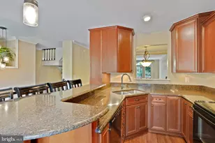3915 Green Look Ct, Fairfax, VA 22033 - Photo 8