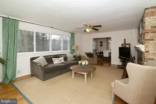 8947 Colesbury Pl, Fairfax, VA 22031 - Photo 4