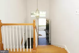 8947 Colesbury Pl, Fairfax, VA 22031 - Photo 2