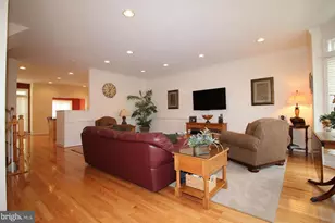 4553 Fair Valley Dr, Fairfax, VA 22033 - Photo 2