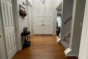 9025 Streamview Ln, Vienna, VA 22182 - Photo 10