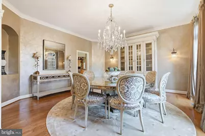 7818 Crownhurst Court, McLean, VA 22102 - Photo 4