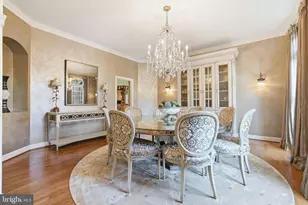 7818 Crownhurst Ct, McLean, VA 22102 - Photo 4