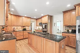 10315 Mountington Ct, Vienna, VA 22182 - Photo 14