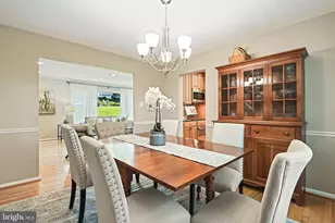 10315 Mountington Ct, Vienna, VA 22182 - Photo 12