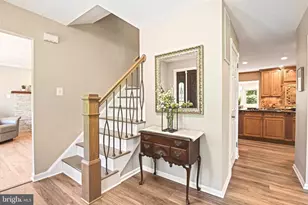 10315 Mountington Ct, Vienna, VA 22182 - Photo 6