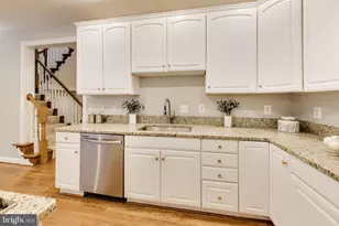 8026 Kidwell Town Ct, Vienna, VA 22182 - Photo 10