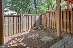 8026 Kidwell Town Ct, Vienna, VA 22182 - Photo 36
