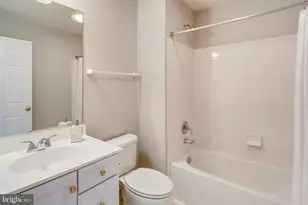 8026 Kidwell Town Ct, Vienna, VA 22182 - Photo 34