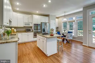 8026 Kidwell Town Ct, Vienna, VA 22182 - Photo 4