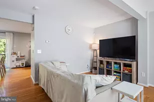 5964 Edgehill Ct, Alexandria, VA 22303 - Photo 6