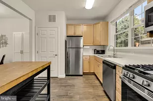 4210 Mozart Brigade Ln, Fairfax, VA 22033 - Photo 4
