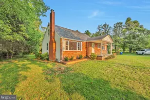 3307 Beechtree Ln, Falls Church, VA 22042 - Photo 2