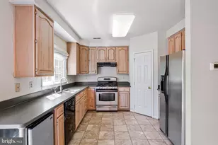 7059 Kings Manor Dr, Alexandria, VA 22315 - Photo 6
