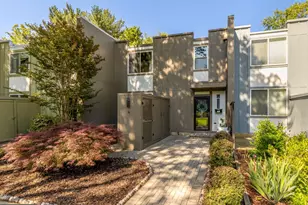 11170 Forest Edge Dr, Reston, VA 20190 - Photo 2