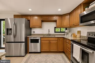 11170 Forest Edge Dr, Reston, VA 20190 - Photo 10