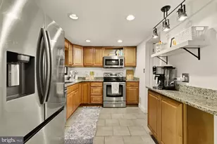 11170 Forest Edge Dr, Reston, VA 20190 - Photo 12