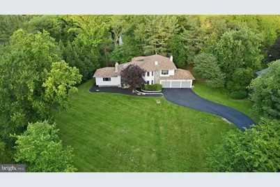 905 Falls Bridge Lane, Great Falls, VA 22066 - Photo 2