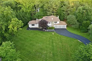 905 Falls Bridge Ln, Great Falls, VA 22066 - Photo 2