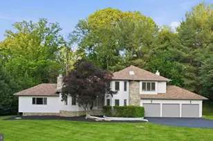 905 Falls Bridge Ln, Great Falls, VA 22066 - Photo 1