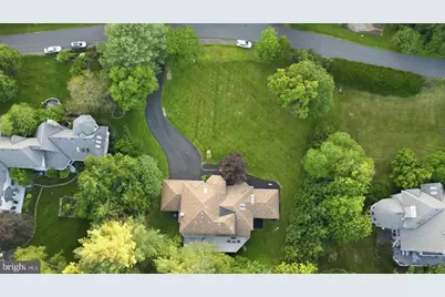 905 Falls Bridge Lane, Great Falls, VA 22066 - Photo 4