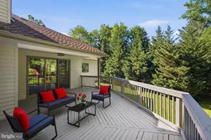 905 Falls Bridge Ln, Great Falls, VA 22066 - Photo 18
