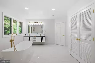 905 Falls Bridge Ln, Great Falls, VA 22066 - Photo 32