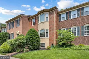 6861 Williamsburg Pond Ct, Falls Church, VA 22043 - Photo 2