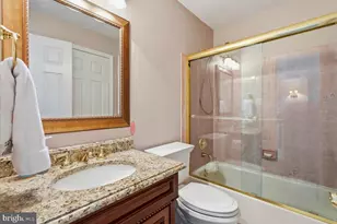 11224 Devereux Manor Ln, Fairfax Station, VA 22039 - Photo 38