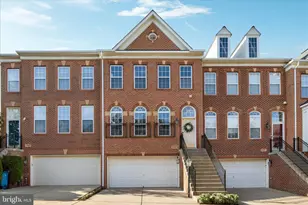 5669 Faircloth Ct, Centreville, VA 20120 - Photo 4
