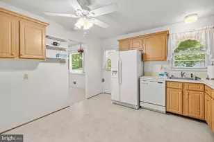 6914 Hadlow Dr, Springfield, VA 22152 - Photo 12