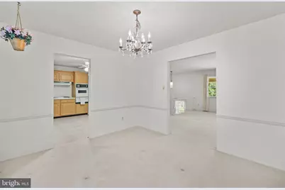 6914 Hadlow Drive, Springfield, VA 22152 - Photo 8