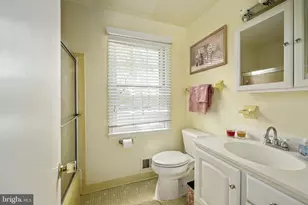 6917 Stoneybrooke Ln, Alexandria, VA 22306 - Photo 46