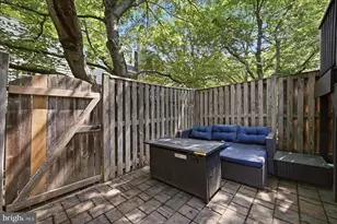 2738 Shawn Leigh, Vienna, VA 22181 - Photo 56