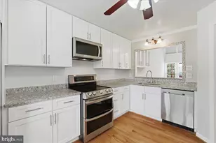 13937 Middle Creek Pl, Centreville, VA 20121 - Photo 4