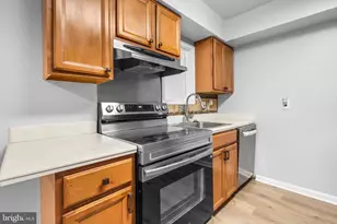 3824 Persimmon Cir, Fairfax, VA 22031 - Photo 10