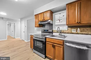 3824 Persimmon Cir, Fairfax, VA 22031 - Photo 16