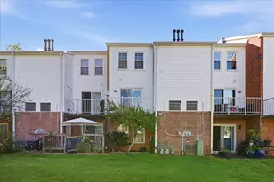 6146 Strasburg Dr, Centreville, VA 20121 - Photo 4