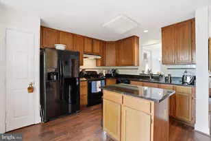 7712 Baird Ct, Lorton, VA 22079 - Photo 8